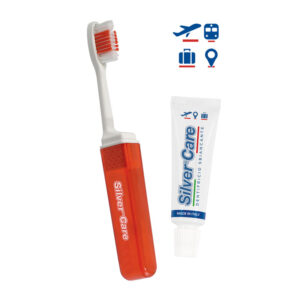 SILVER CARE TRAVEL KIT Spazzolino e dentifricio da viaggio 20ml - Rosso